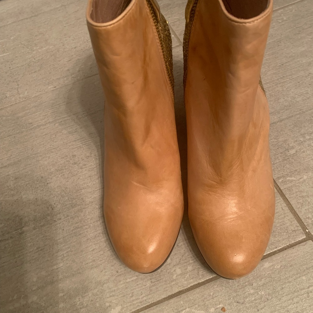 Chic ankle boots